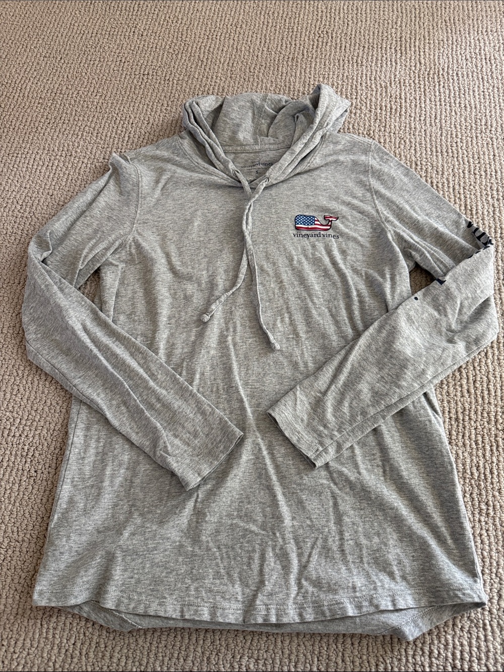 Vineyard Vines Light Gray Long Sleeve Hooded Tee with American Whale